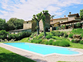 Гостиница Warm Holiday Home in Monte Santa Maria Tiberina with Pool  Монте Санта Мария Тиберина